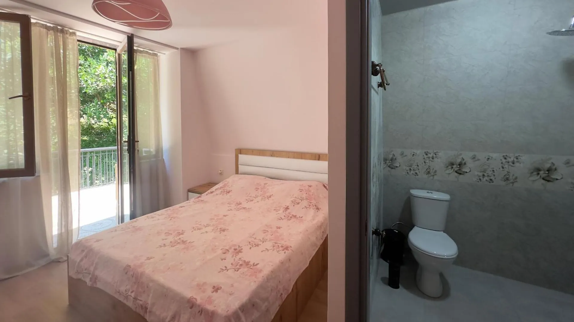 Guest house Camphor House Hotel Batumi